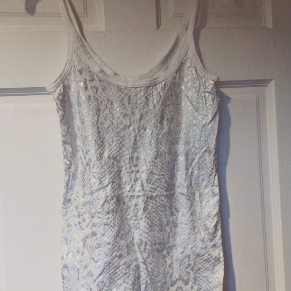 Beautiful tank top never work